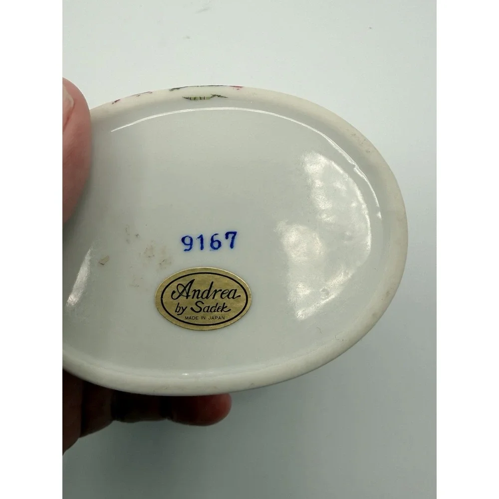Andrea by Sadek Porcelain Trinket Box Seashell Lid Floral Gold Trim Japan